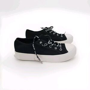 Steve Madden Sneaker Women 8.5M Black Ribbed Cap Toe White Lace Black Print Y2K